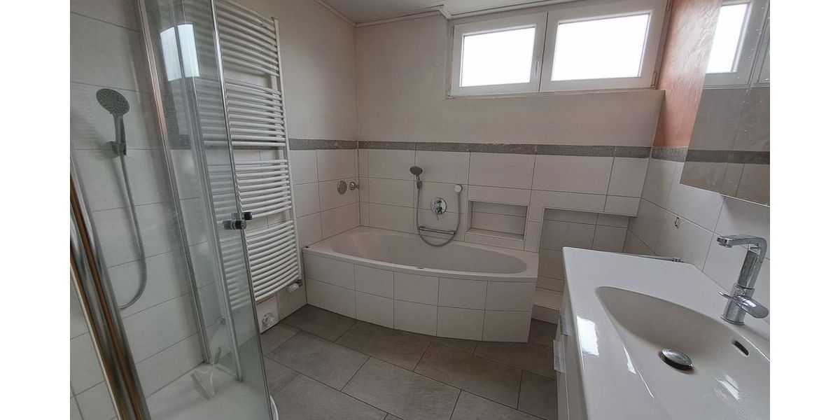 Toplage in Zell-Weierbach: Großzügiges, helles und ruhiges Haus umgeben von viel Grün - Einfamilienhaus Offenburg Rammersweier | Angebot:27018965
