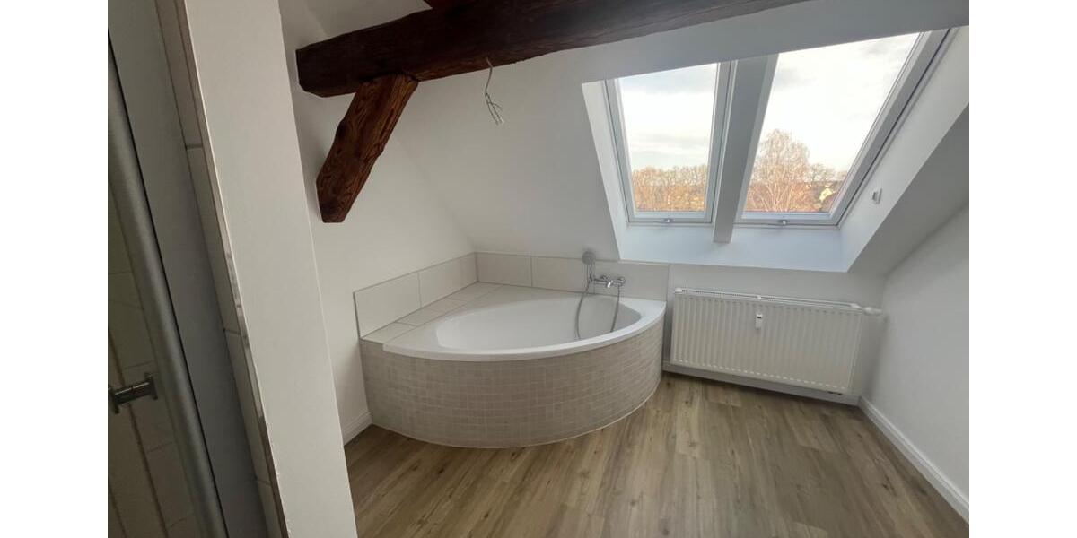 Dachgeschoßwohnung Perleberg - 2.5 Zimmer, 93 m&sup2;, 850&euro; | Angebot:25292710