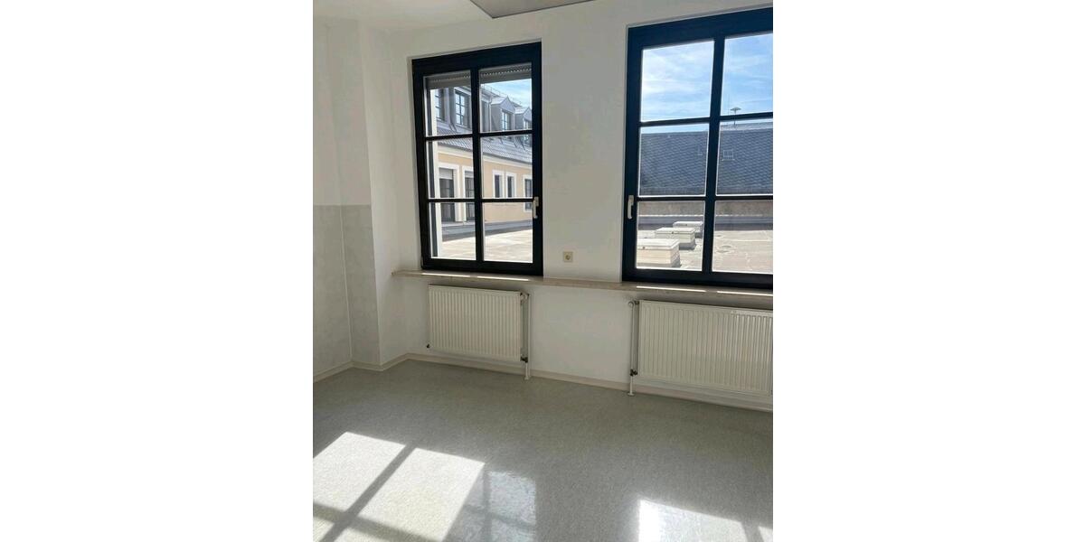 Etagenwohnung Selb - 7 Zimmer, 205 m&sup2;, 225.000&euro; | Angebot:26121947