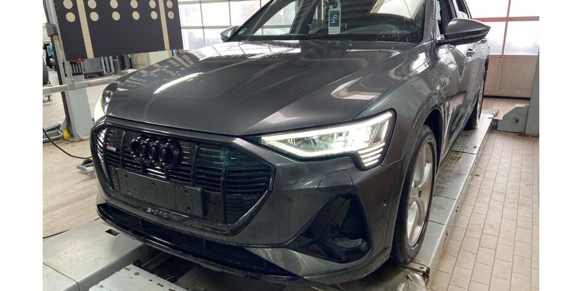Audi e-tron 20.363 km 37.990 &euro; Hamburg 22047