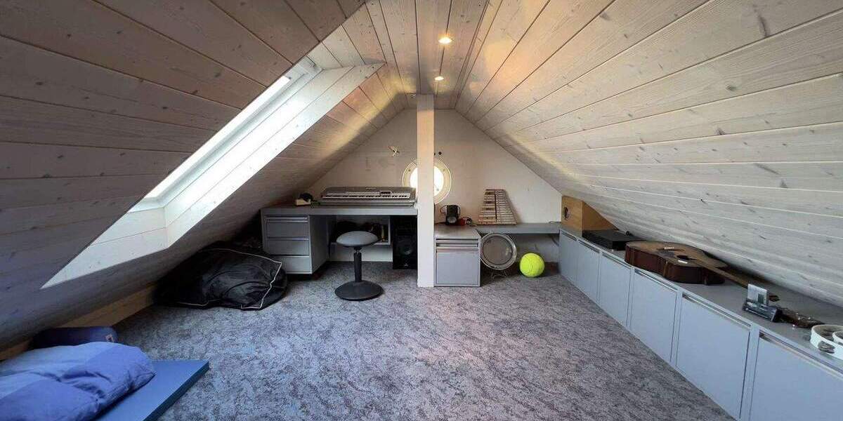 Historische Immobilie im Schweizer Stil: Saniertes Dreifamilienhaus mit Garten & Garage 8 zimmer