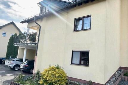Großzügiges Drei-Familienhaus mit Garage & mehreren Stellplätzen 10 zimmer