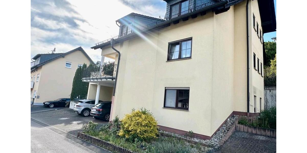 Großzügiges Drei-Familienhaus mit Garage & mehreren Stellplätzen 10 zimmer