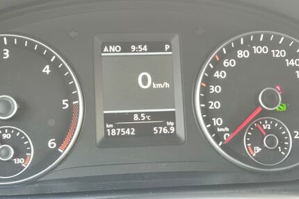 VW Touran 187.400 km 9.800 &euro; LOTTE 49504