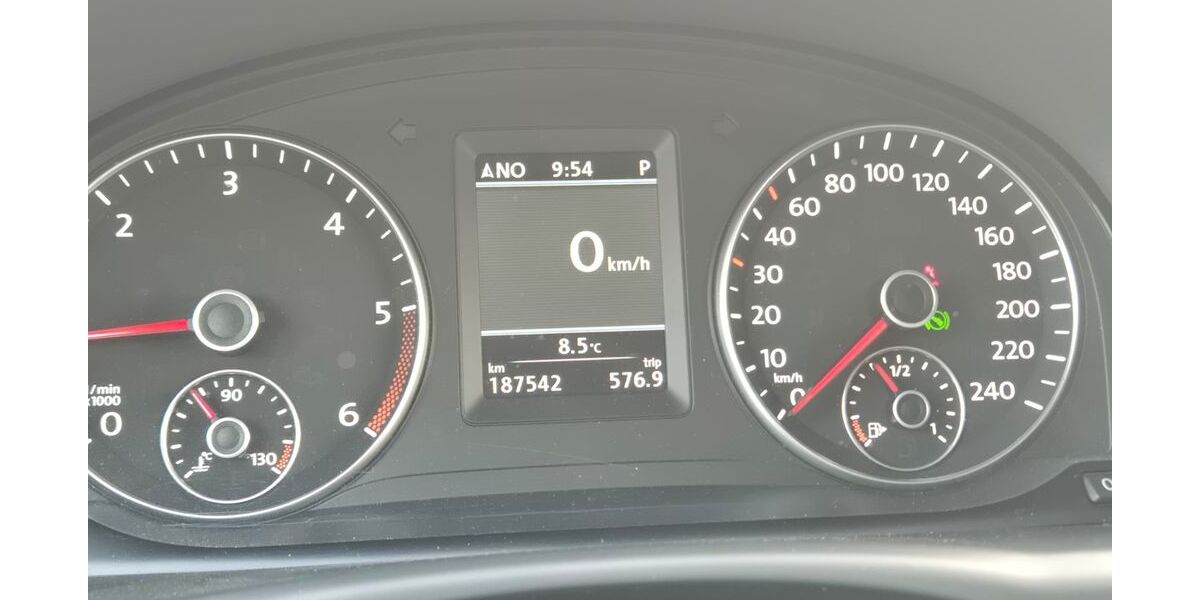 VW Touran 187.400 km 9.800 &euro; LOTTE 49504