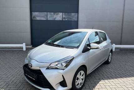 Toyota Yaris 8.242 km 12.999 &euro; Ganderkesse 27777