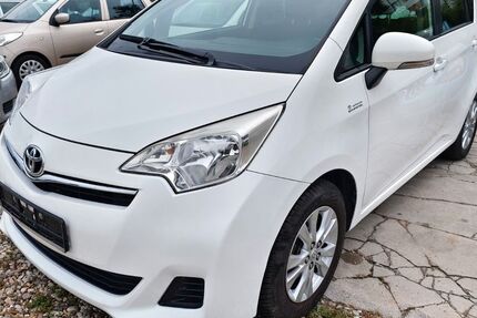 Toyota Verso-S 120.000 km 4.990 &euro; Berlin 10551