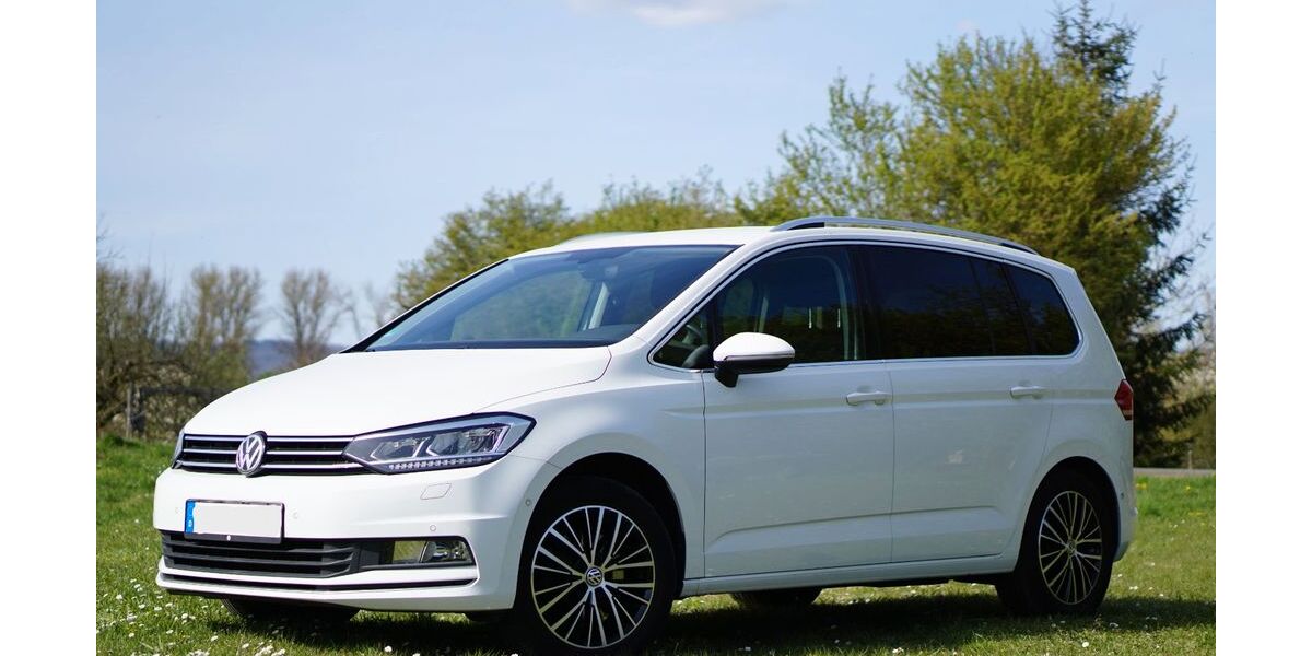 VW Touran 122.400 km 15.900 &euro; Budenheim 55257