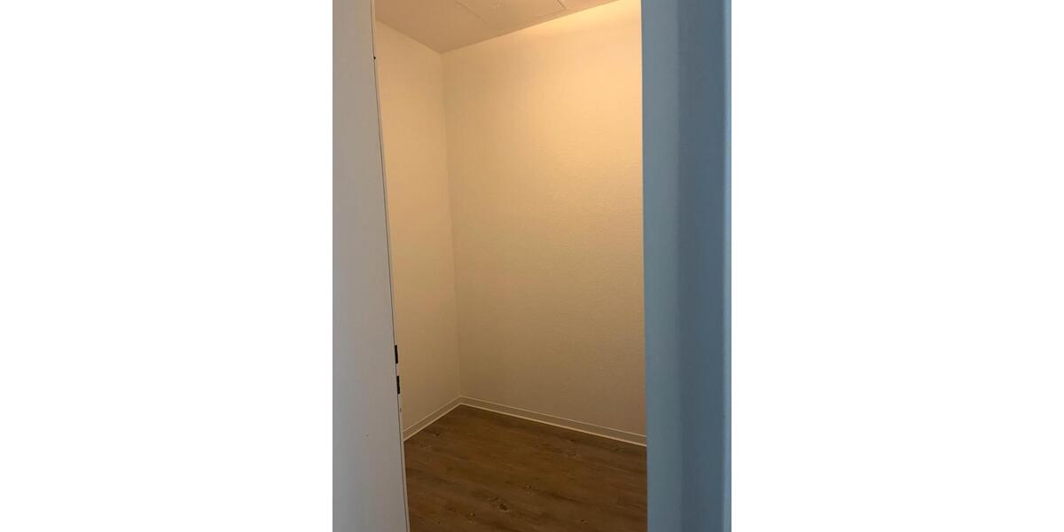 Etagenwohnung Rostock - 5 Zimmer, 157 m&sup2;, 1.700&euro; | Angebot:25959305