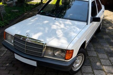 Mercedes-Benz 190 202.000 km 2.700 &euro; Bremen 28355