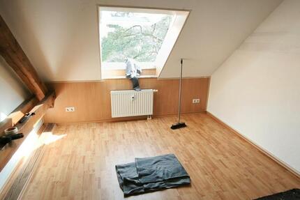 Geheimnisvolle 4 Zimmer Dachgeschoss Wohnung