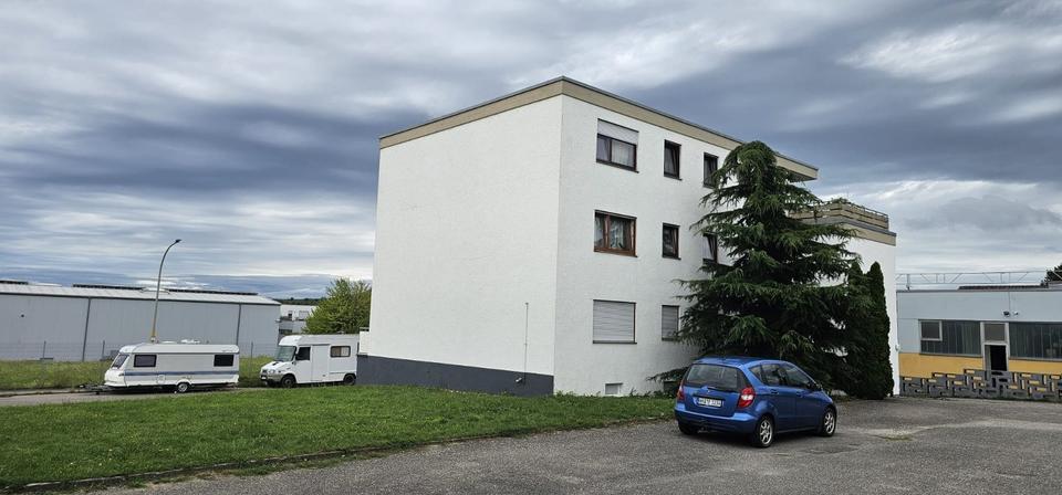 5 Familienhaus inkl. Penthaus-Wohnung mit Gewerbehalle 13 zimmer