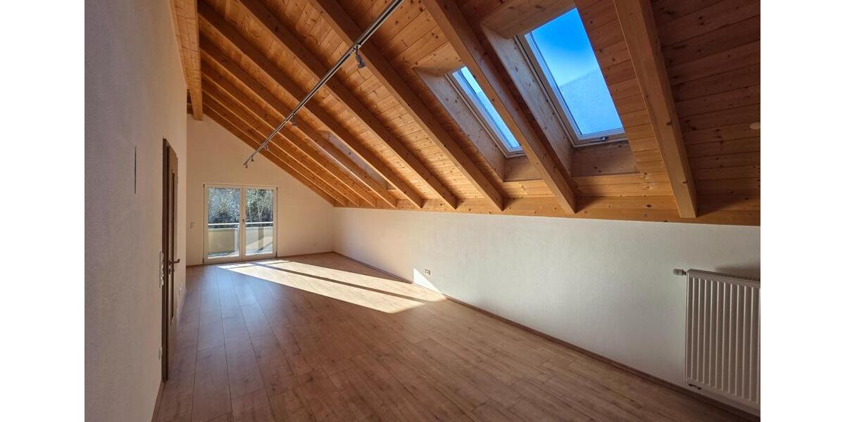 3 Zimmer - Dachgeschoss-Wohnung in Mettenheim-Hart 3 zimmer