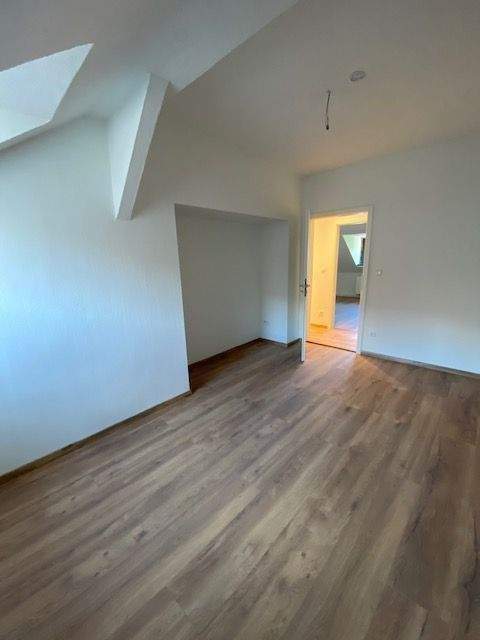 N-Glockenhof ! Neuwertige 5-ZW, 127 m², EBK, Laminat im 3.OG ohne Aufzug 5 zimmer