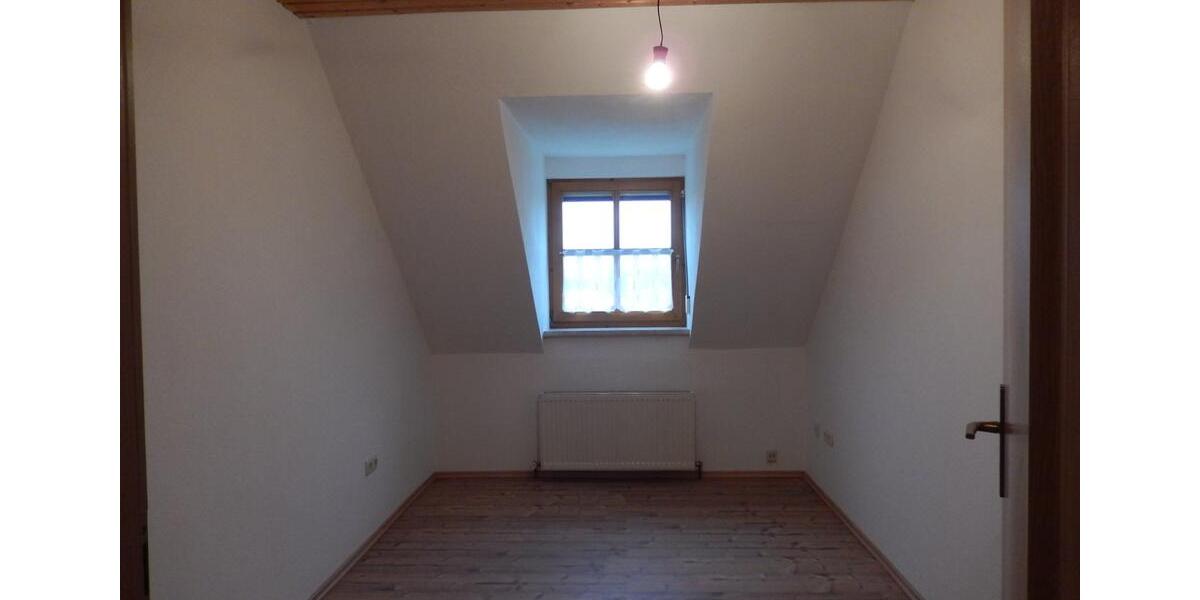 Dachgeschoßwohnung Kemnath - 4 Zimmer, 110 m&sup2;, 680&euro; | Angebot:25539765