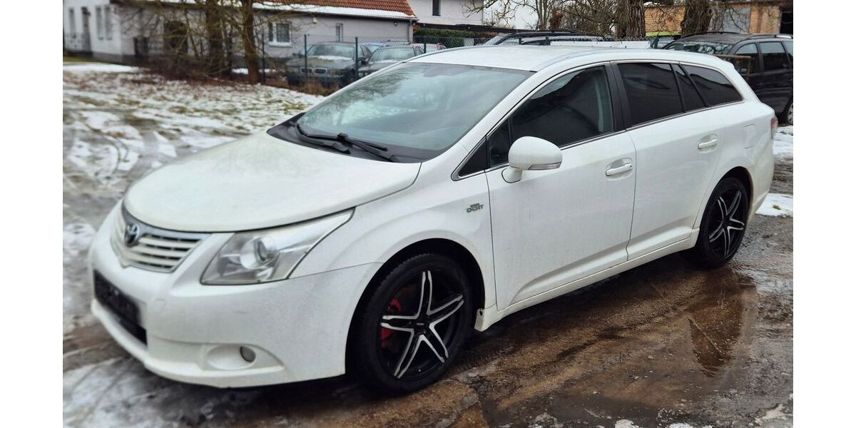 Toyota Avensis 371.000 km 2.499 &euro; Löwenberger Land OT Teschendorf 16775