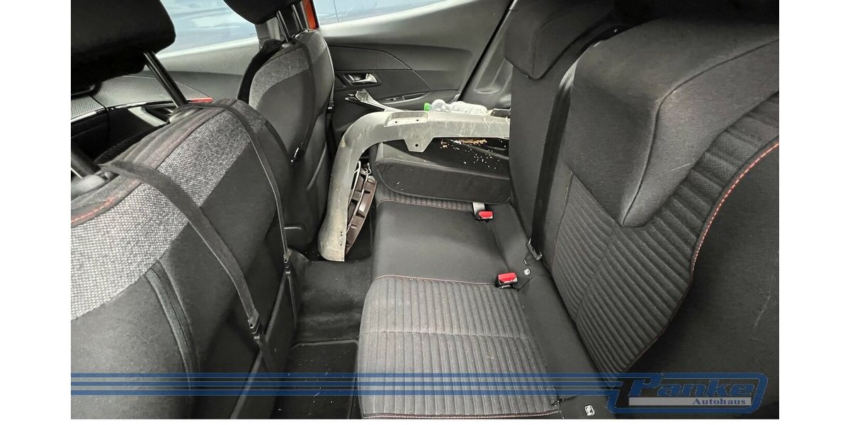 Peugeot 2008 1.2 PureTech 100 Active Pack*Unfall* 21.200 km 6.380 &euro; Berlin 13187