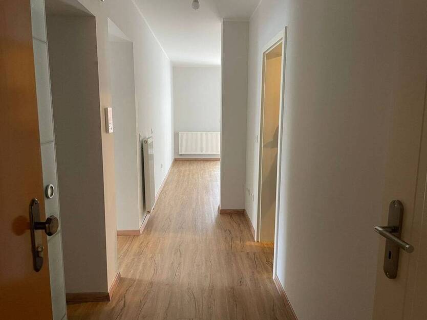 3 12 - Zimmer - Wohnung mit Terrasse und Garage im Herzen von Bad Windsheim
