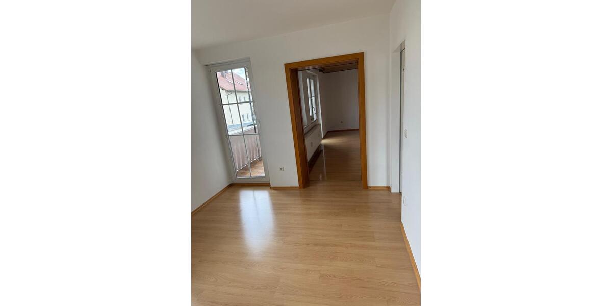 Etagenwohnung Schwarzenfeld - 3 Zimmer, 72 m&sup2;, 560&euro; | Angebot:26699667