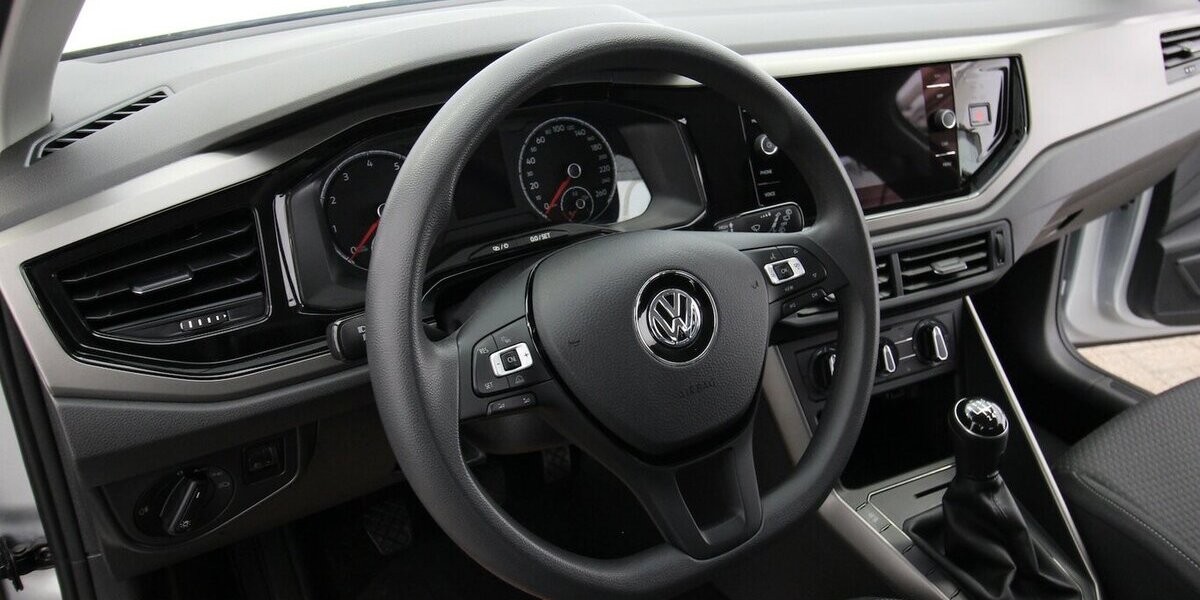 VW Polo VI Comfortline NAVI+WINTER-PAKET+TEMPOMAT 43.235 km 13.970 &euro; Hagenow 19230