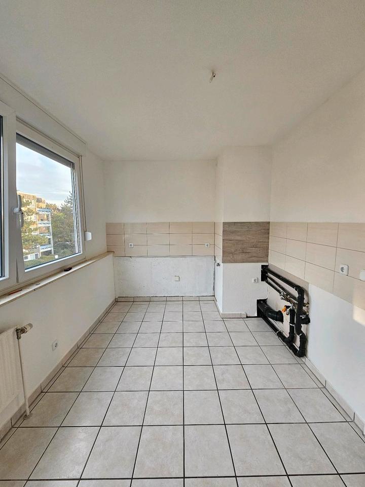 3-Zimmer Wohnung mit Balkon und Parkplatz zimmer