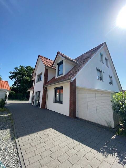 SCHICK und SUPER ZENRAL im ACHIMER BAUERNVIERTEL Hochwertige, schöne 3 Zimmer-Maisonette-Wohnung Baujahr 2022 mit großem Balkon und Garagenplatz