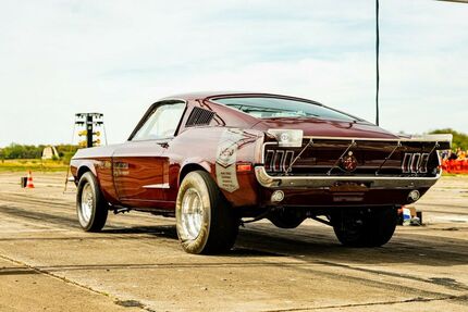 Ford Mustang 4.800 km 89.900 € Krakow am See 18292