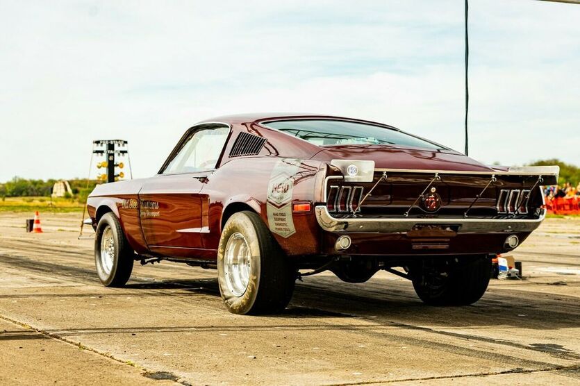 Ford Mustang 4.800 km 89.900 € Krakow am See 18292