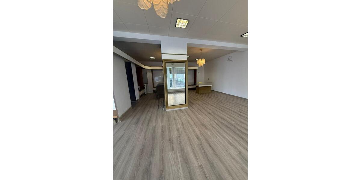 Ladenfläche, 90m², in zentraler Lage – vielseitig nutzbar zimmer