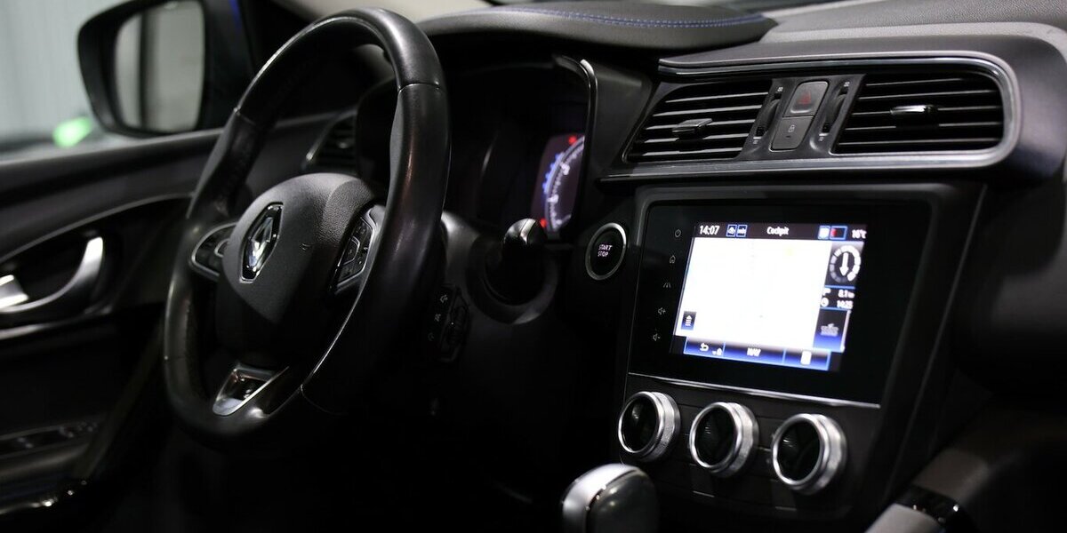 Renault Kadjar TCe 140 DELUXE / PANORAMA / LED-VISION 99.000 km 15.111 &euro; Hamm 59077