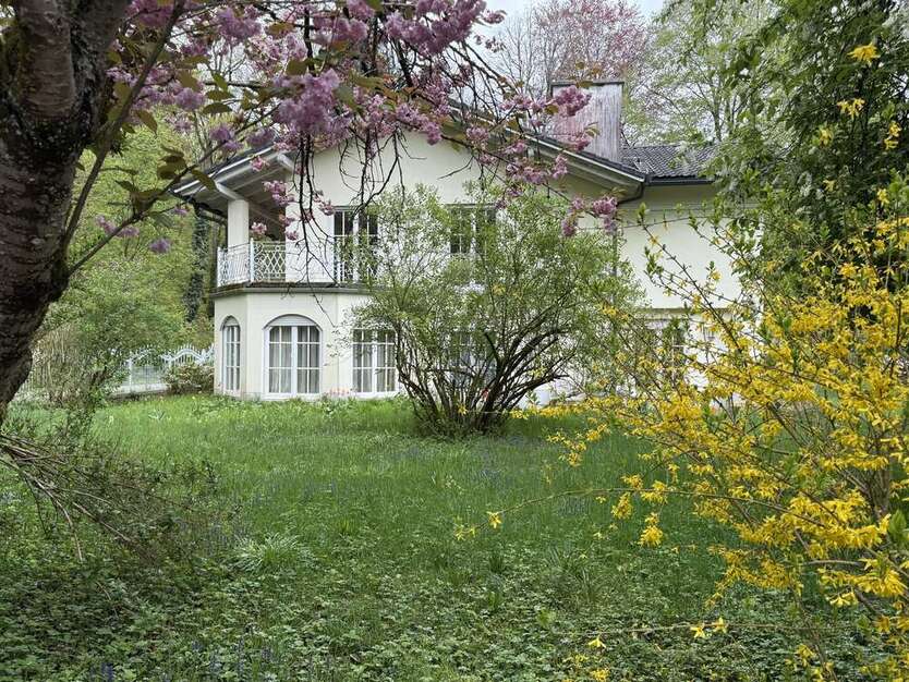 Haus zum Kaufen in Kirchseeon 1.700.000 € 375 m²