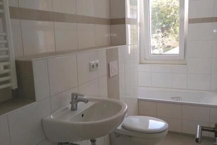 Renovierte helle 5 Zimmer Wohnung, Balkon in Dessau Innenstadt 5 zimmer