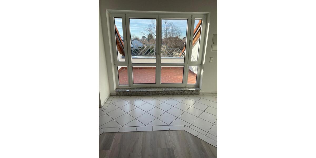 Dachgeschoßwohnung Bischofsheim - 3 Zimmer, 119 m&sup2;, 1.300&euro; | Angebot:24421774