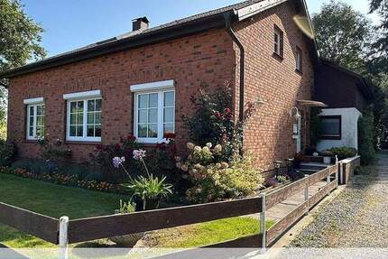 Haus Uelsby - 8 Zimmer, 168 m&sup2;, 212.000&euro; | Angebot:25745855