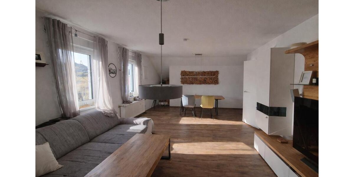 Dachgeschoßwohnung Flieden - 3 Zimmer, 90 m&sup2;, 700&euro; | Angebot:26044433