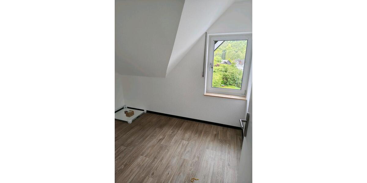 Dachgeschoßwohnung Lennestadt - 3 Zimmer, 70 m&sup2;, 500&euro; | Angebot:26690656