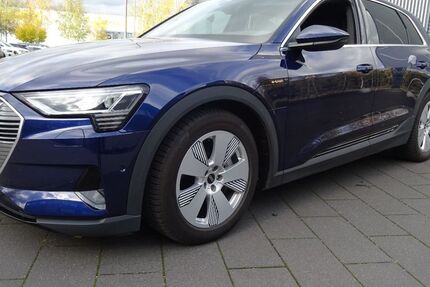 Audi e-tron 41.500 km 29.950 € München 81249