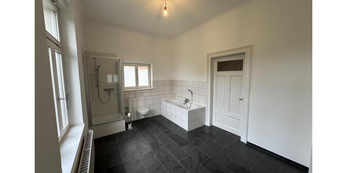 Villa Markkleeberg - 7 Zimmer, 307 m&sup2;, 3.950&euro; | Angebot:23198094