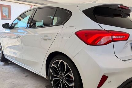 Ford Focus 198.000 km 7.990 &euro; Erfurt 99089