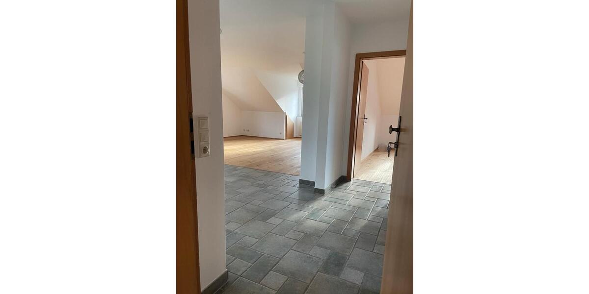 Dachgeschoßwohnung Wickede (Ruhr) - 2 Zimmer, 83 m&sup2;, 830&euro; | Angebot:25990080
