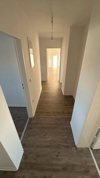 2. OG 4 Zimmer mit Balkon ab Dezember (frisch saniert) zimmer