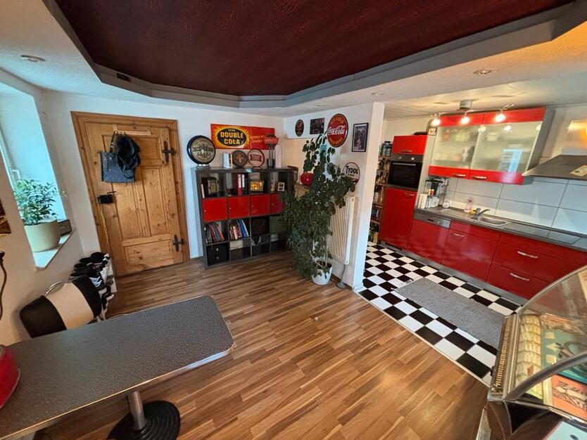 Freistehendes Einfamilienhaus mit Garten Garage + Stellplätzen zimmer