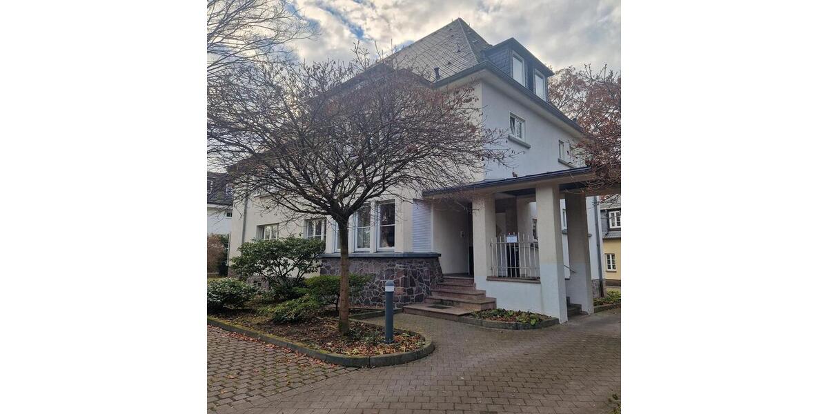 Individueller Schnitt - frisch renoviert - Wohnen in einer schönen Villa in Radebeul-Mitte 4 zimmer