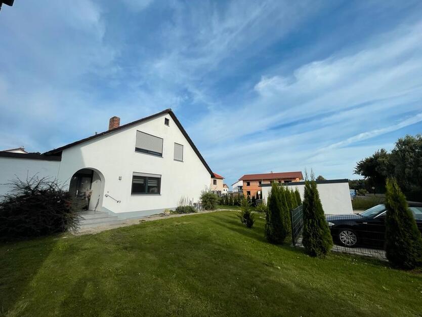 Gepflegtes Einfamilienhaus mit großem Garten nahe Landshut