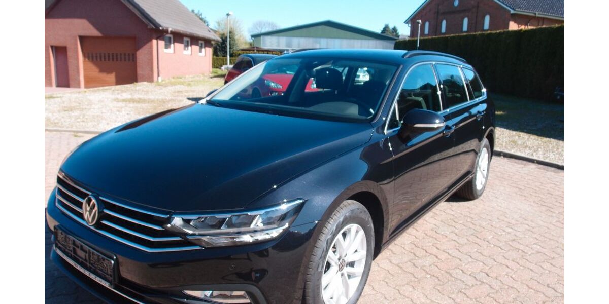 VW Passat Variant 23.427 km 27.990 &euro; Braak 22145