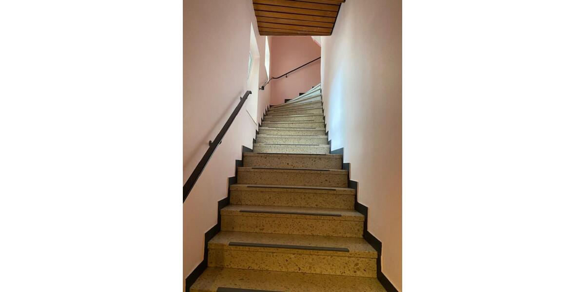 Etagenwohnung Bad Hersfeld - 7 Zimmer, 140 m&sup2;, 850&euro; | Angebot:25025005