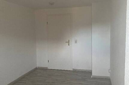 Tolles WG Zimmer in Dachgeschoßwohnung zu vermieten