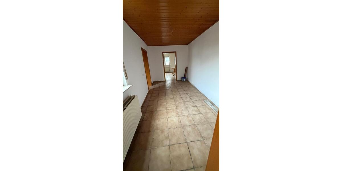 Großzügiges, frisch renoviertes Zweifamilienhaus mit Garten – Plankstadt 8 zimmer