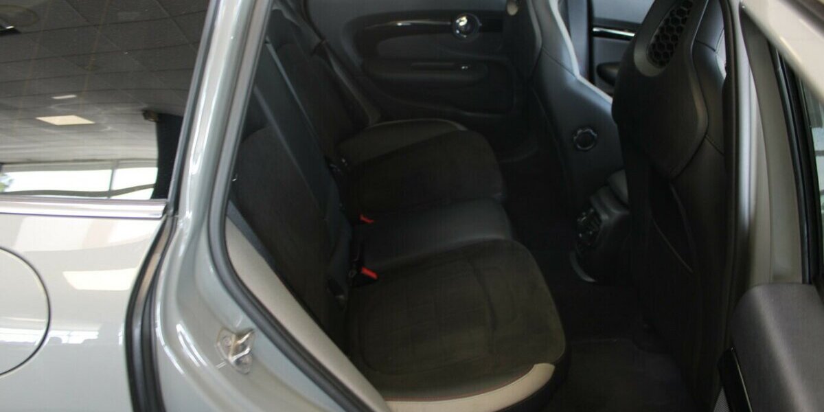 Mini Cooper Clubman Aut. John Cooper Works Trim 36.191 km 23.980 &euro; Euskirchen 53881