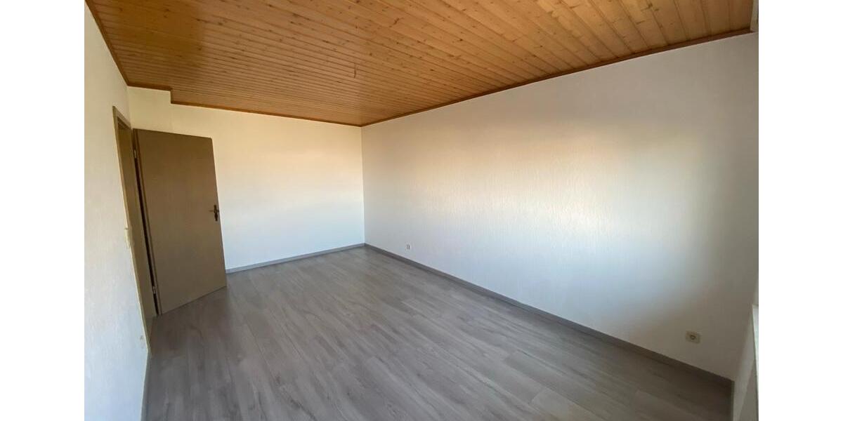 Reihenhaus Limeshain - 5 Zimmer, 180 m&sup2;, 1.400&euro; | Angebot:25441077